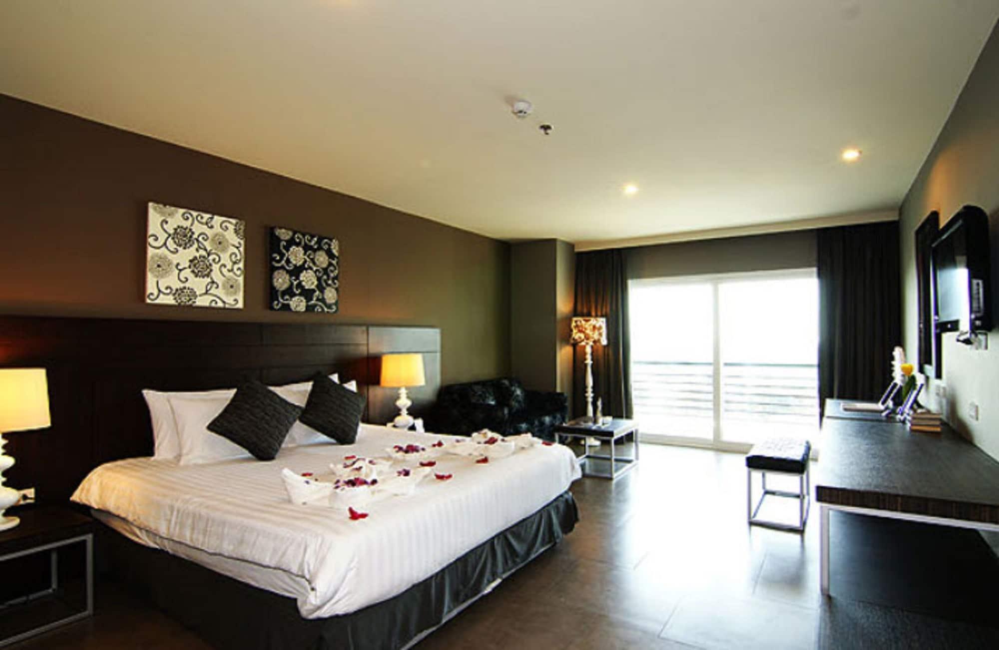 Sea Me Spring Tree Hotel (Adults Only) Pattaya Bagian luar foto