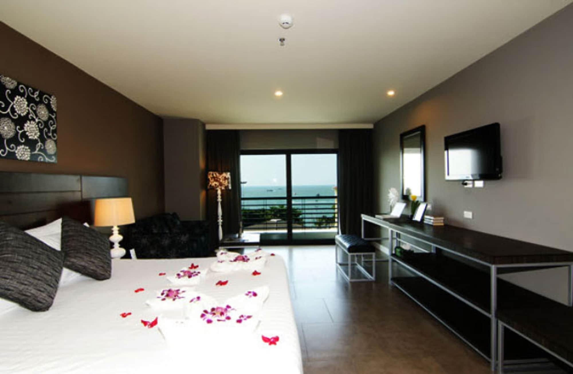 Sea Me Spring Tree Hotel (Adults Only) Pattaya Bagian luar foto