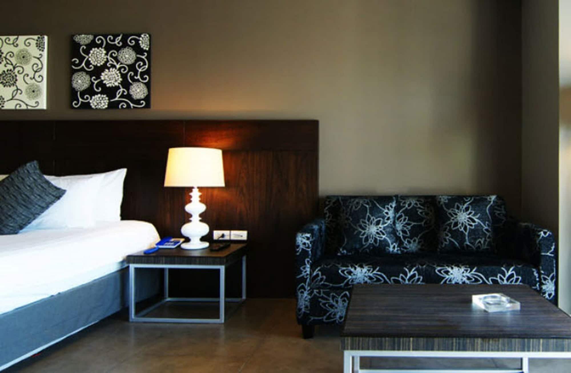 Sea Me Spring Tree Hotel (Adults Only) Pattaya Bagian luar foto