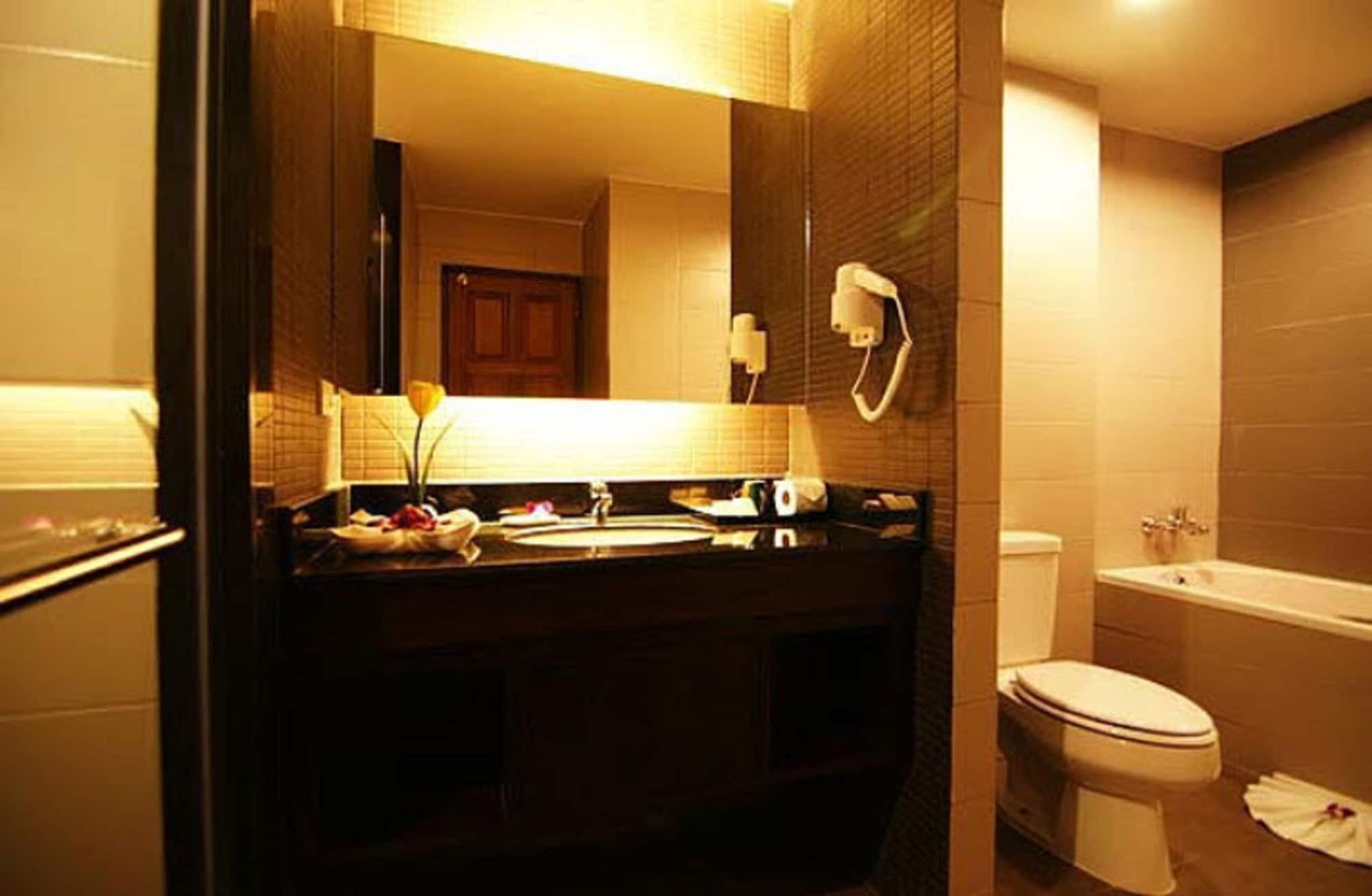 Sea Me Spring Tree Hotel (Adults Only) Pattaya Bagian luar foto