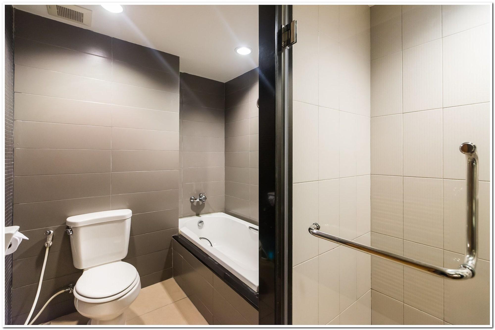 Sea Me Spring Tree Hotel (Adults Only) Pattaya Bagian luar foto