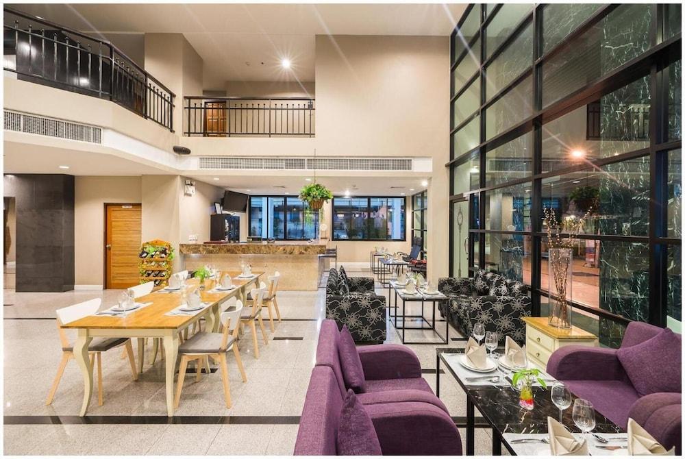 Sea Me Spring Tree Hotel (Adults Only) Pattaya Bagian luar foto