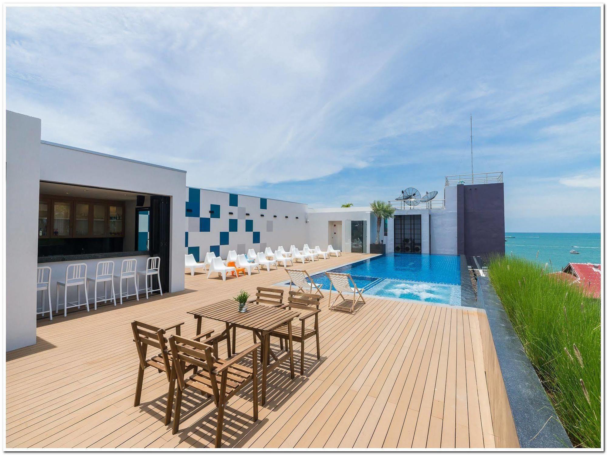Sea Me Spring Tree Hotel (Adults Only) Pattaya Bagian luar foto
