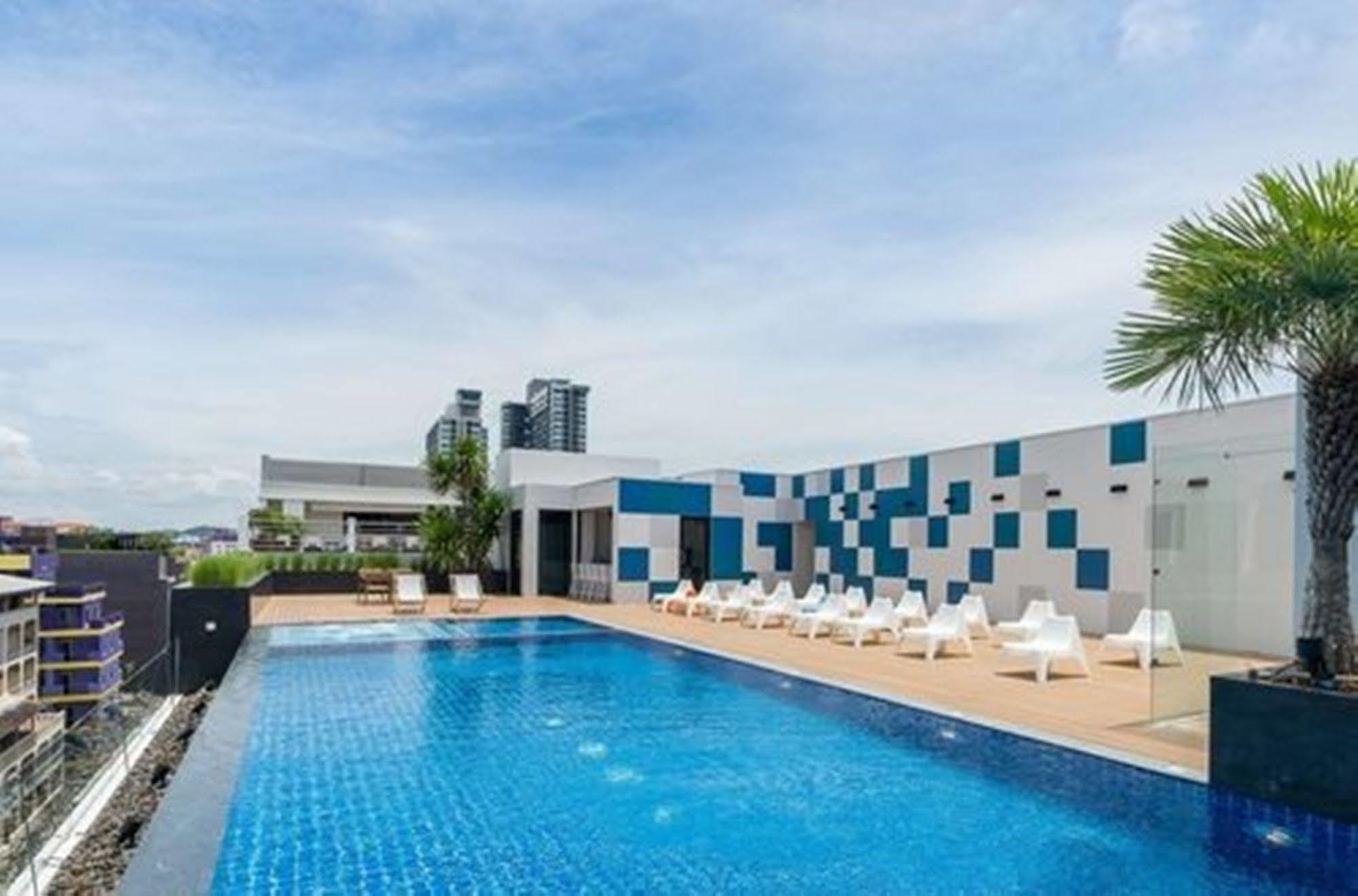 Sea Me Spring Tree Hotel (Adults Only) Pattaya Bagian luar foto